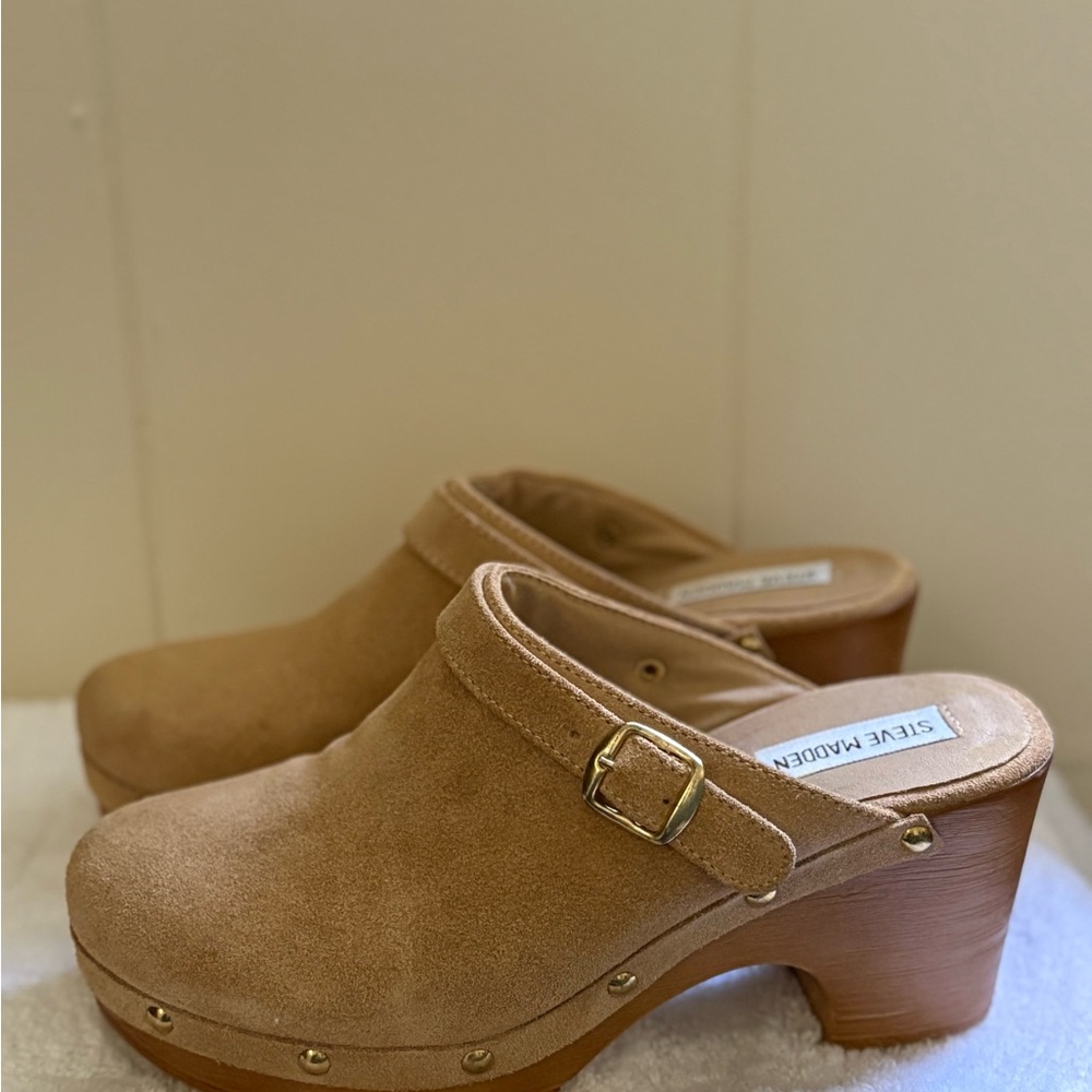 Steve Madden Klicky Beige Suede Clogs